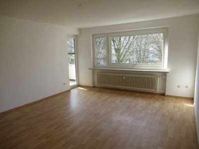 3-Zi.- Whg. mit Garage, Loggia und EBK. Prima Lage in Stöcken.