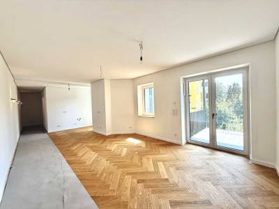 Fertiggestellter kernsanierter Altbau Fischgrätparkett uvm.