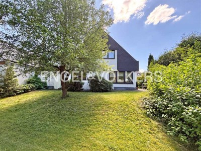 Einfamilienhaus mit großem Garten und Garage in begehrter Lage