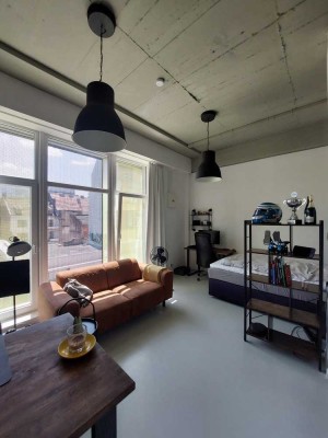 Lichtdurchflutetes Loft-Studio in direkter Innenstadtlage