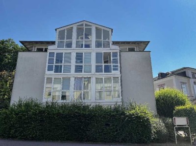 Gemütliche Zwei-Zimmerwohnung mit Wintergarten und 2 Stellplätzen in Friedrichsdorf