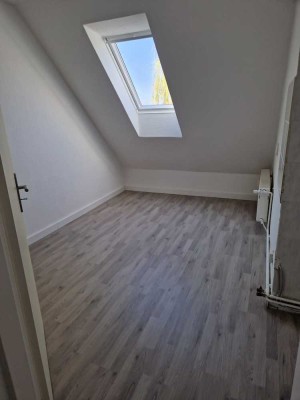 Gepflegte und sanierte DG-Wohnung mit einem Zimmer in Sarstedt OT Gödringen