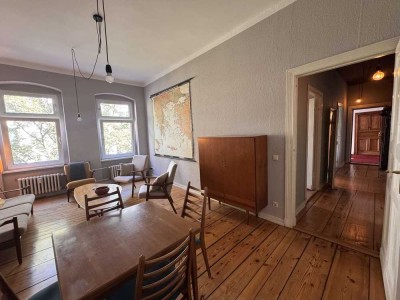 Berliner Altbaujuwel: Stil, Ruhe & Holzdielen im Moabiter Hinterhaus