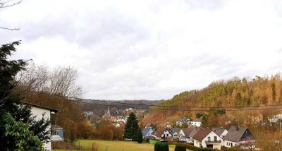 Neustadt (Wied): Helle, großzügige und gepflegte 2-Zi-Wohnung in ruhiger Ortsrandlage