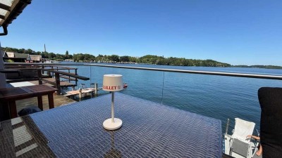 Erstklassiges Reihenbootshaus mit gehobener Ausstattung und Boot zu kaufen!