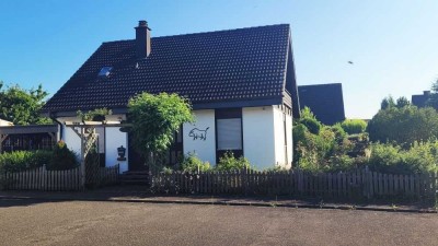 RESERVIERT: Freistehendes Einfamilienhaus mit Garten, Garage und Carport in ruhiger Lage