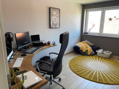 120qm 5.5 Zimmer Wohnung (teilmöbliert) mit 2 Balkonen schöner Aussicht und Garage mit Ladesäule