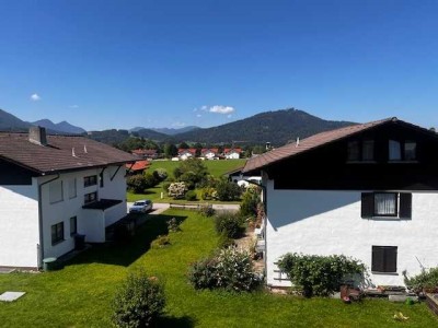 Exklusive Dachgeschosswohnung in ruhig, sonnig Ortsrandlage mit unverbaubaren Bergblick!
Wohnen, wo