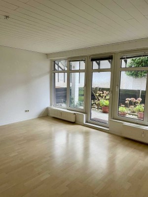 Kleine Wohnung mit Terrasse. Ansehen lohnt sich.