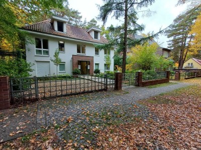 Ruhige 4-Zimmer Wohnung mit Balkon in kleiner Stadtvilla in Kleinmachnow