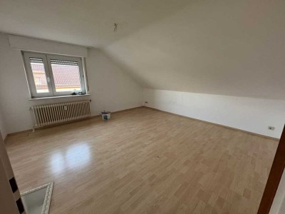 Attraktive 2,5-Zimmer-Dachgeschosswohnung in Eschollbrücken