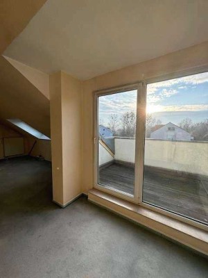 Schöne Dachgeschoss-Wohnung mit TG-Stellplatz in Bernau bei Berlin