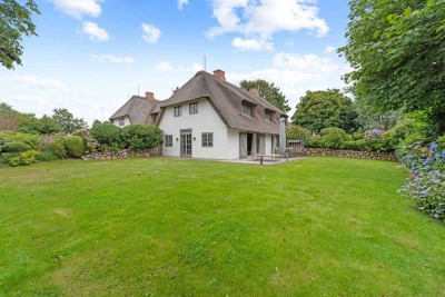 Modernes Wohnen unter Reet –
genehmigte Ferienvermietung &
ruhiger Garten