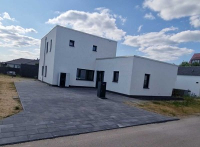 Geräumiges 4-Zimmer Haus im Bauhaus Stil in Löbnitz