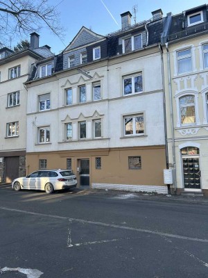 Erstbezug nach Sanierung mit Balkon und EBK: Freundliche 4-Zimmer-Terrassenwohnung in Siegen