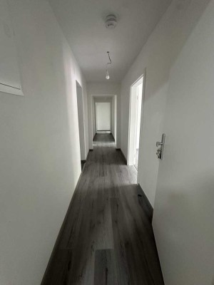 helle geräumige 3 Zimmer Wohnung im Dachgeschoss
