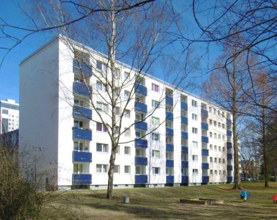 Thüringenplatz 9, 3 R - Großzügige Dreizimmerwohnung mit Loggia