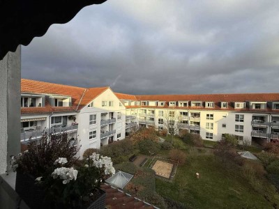 Wohnen in Seenähe! Großzügige, leerstehende 3 RWE mit zwei Balkonen!