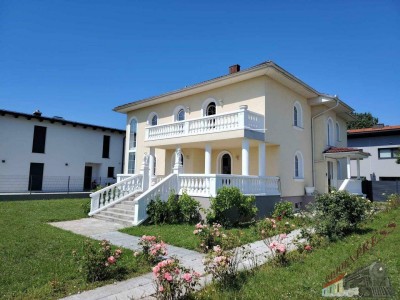 Villa in mediterranem Stil bietet viel Platz und ruhige Umgebung – nur ca. 25min zur Stadtgrenze Wien!