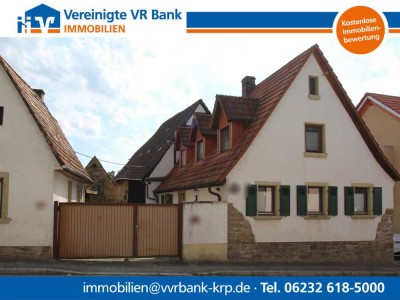 Einfamilienhaus mit Nebengebäuden