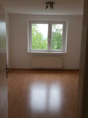 Freundliche 2-Zimmer-Wohnung mit Balkon und EBK in Halle
