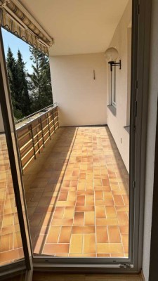 großzügige 3 Zimmer Wohnung mit neuem Badezimmer