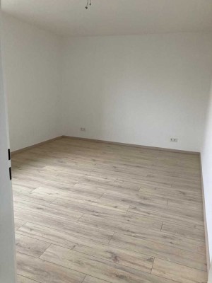 helle 2,5 Raum-Whg. im EG mit Balkon!