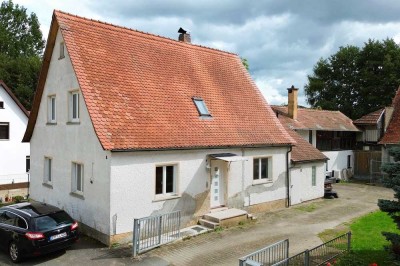 Zentral und ruhig gelegenes Doppelhaus mit Scheune, viel Platz und Potential auf großzügigem Traum