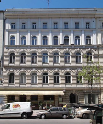 Modernisierte, möblierte 2 Zimmer Wohnung im Stuckaltbau   verkehrsgünstig