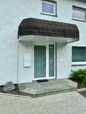 Renovierte 2,5-Zimmer-Wohnung mit großem Balkon