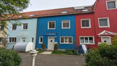 Sonniges frisch renoviertes Reihenmittelhaus mit Garten zur Südseite, Einbauküche, 2 TG Stellplätze