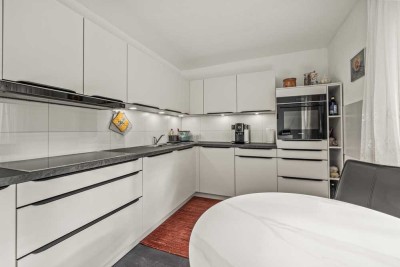 3-Zimmer--Wohnung mit ca. 89 m² Wohnfläche in 3-Parteien-Einheit – mit XXL-Balkon und neuer Küche