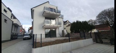 Stilvolle 4-Zimmer-Dachgeschosswohnung mit Balkon in Rodgau