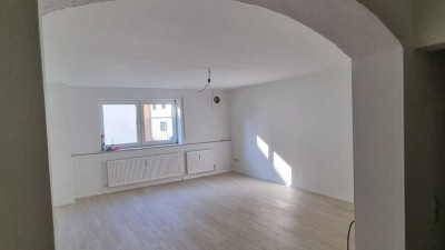 Attraktive und sanierte 2,5-Raum-Souterrain-Wohnung mit gehobener Innenausstattung in Niederviehbach