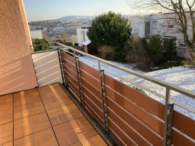 Helle ruhige 3,5-Zimmer-Wohnung mit 2 Balkonen und Blick auf den Max-Eyth-See in Stuttgart-Freiberg