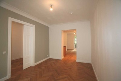 ELEGANTE MAISONETTE MIT TERRASSE UND GARTEN IM STUCKALTBAU NAHE ZIONSKIRCHE