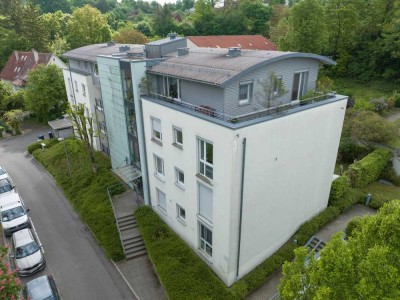 Komfort trifft Lage - Stilvolle 4-Zi-Wohnung mit Aufzug und Balkon ins Grüne