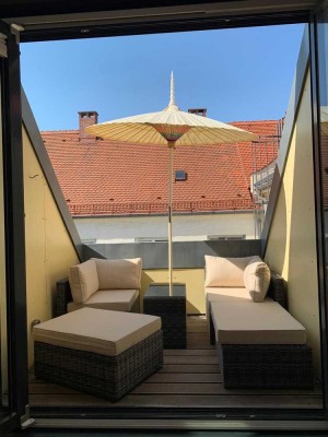 Traumhafte, helle Dachgeschosswohnung mit hohen Decken und Balkon