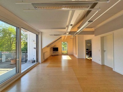Helle, ruhige Dachgeschosswohnung mit Dachterrasse und EBK in der Fasanerie