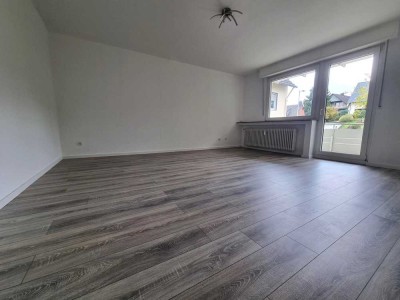 *Modernisierte 2- Zimmer  Wohnung mit Balkon und Stellplatz*
