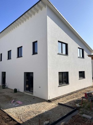 Preiswertes, geräumiges und neuwertiges 4-Zimmer-Haus mit Einbauküche in Bischberg