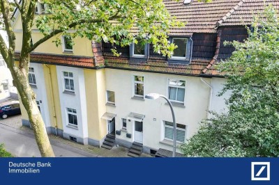 Renoviertes Zweifamilienhaus mit schönem Garten in zentraler Lage!