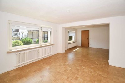In SZ-Lichtenberg! Großzügige 3-Zimmer-Wohnung mit Einbauküche und Balkon.