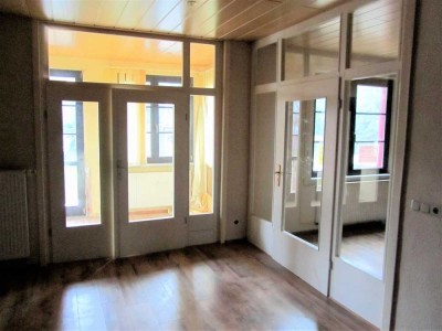 ZENTRUM BAD TABARZ: SCHÖNE 4-5-RAUM- WOHNUNG + BALKON, SANIERTES 4FH, 1.OG, 2xKfz