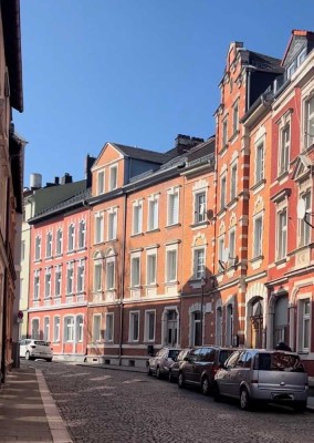 Erstbezug nach Renovierung - Altbauwohnung mit Balkon