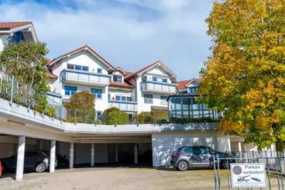 Großzügige 2-Zimmer-Dachgeschosswohnung inkl. 4 Stellplätzen