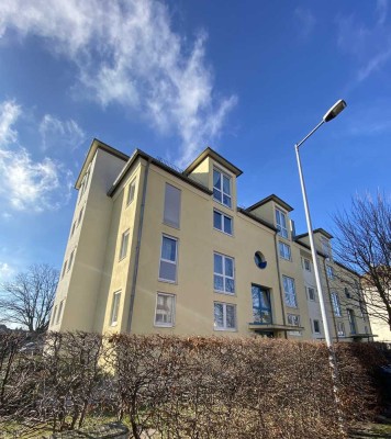 Eigennutzer aufgepaßt - helle, freundliche 3 Zi. Whg. (gr. Westbalkon, Pkw-Stpl. & Blick ins Grüne)