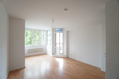 Schöne Wohnung mit Balkon * EBK * Wohnküche * modernes Bad