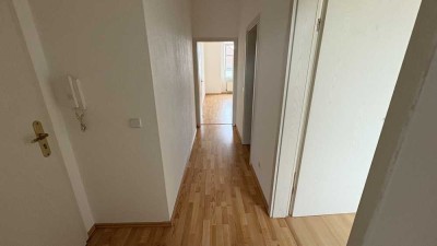 Helle 2-Raum-Wohnung mit Balkon