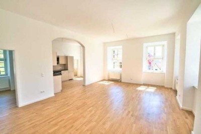 Exkulsive Wohnung EG / 141,86 m² / 3,5 Zimmer mit EBK / 2 Terrassen